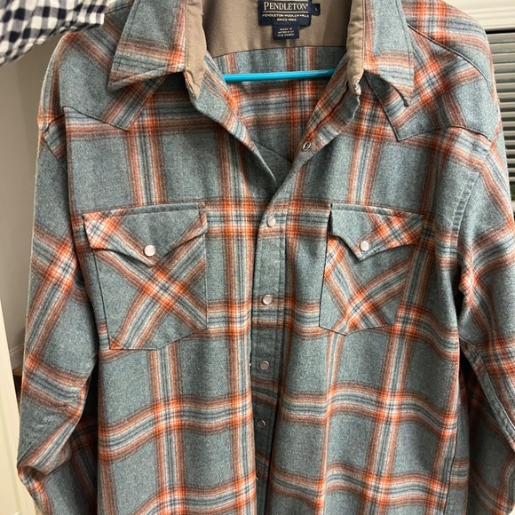 Pendleton wool button up - Picture 4 of 4